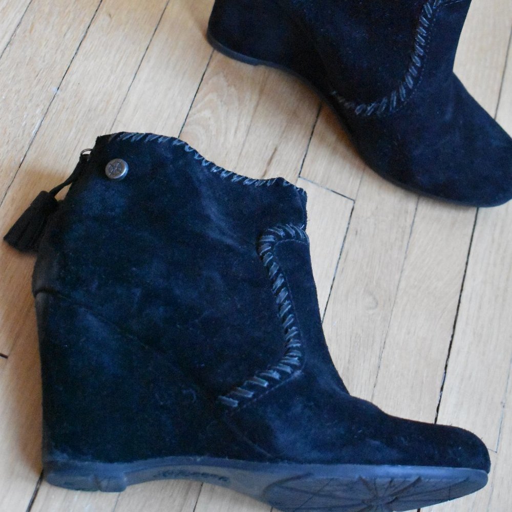 Seude Wedge w/ Tassle Zipper & Leather Detail